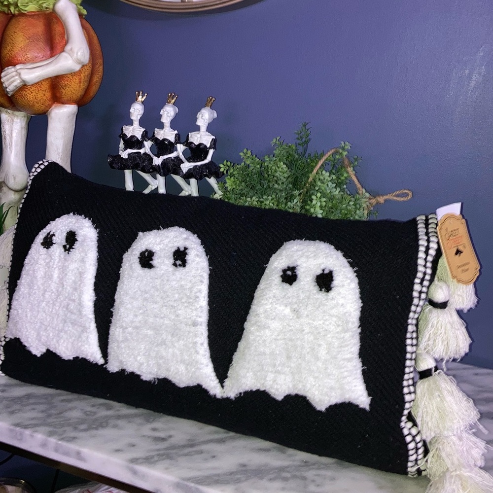 Halloween ghost pillow - Picture 2 of 5
